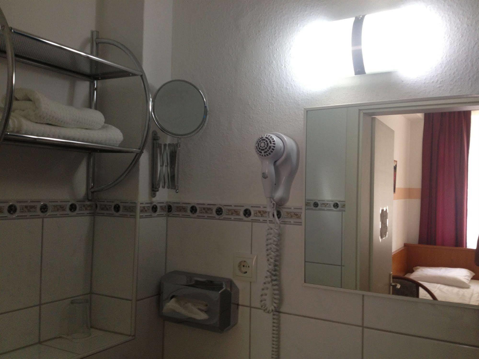 Itm Hotel Oase ハンブルク エクステリア 写真